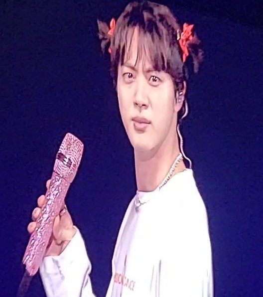 seokjinmylabsss's tweet photo. HELP KIM SEOKJIN IS THE DOLL IN SQUID GAME HSHSHHSBSBS https://t.co/ZVDU59iucX