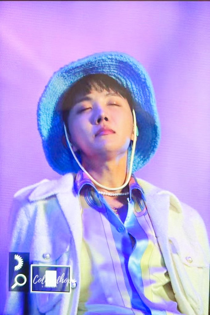 colored_hope's tweet photo. 211128 PTD LA day2

#jhope #제이홉 #호석 
 #정호석 #호비 #BTS     
 #방탄소년단      #hobi https://t.co/VjsmOJdH05