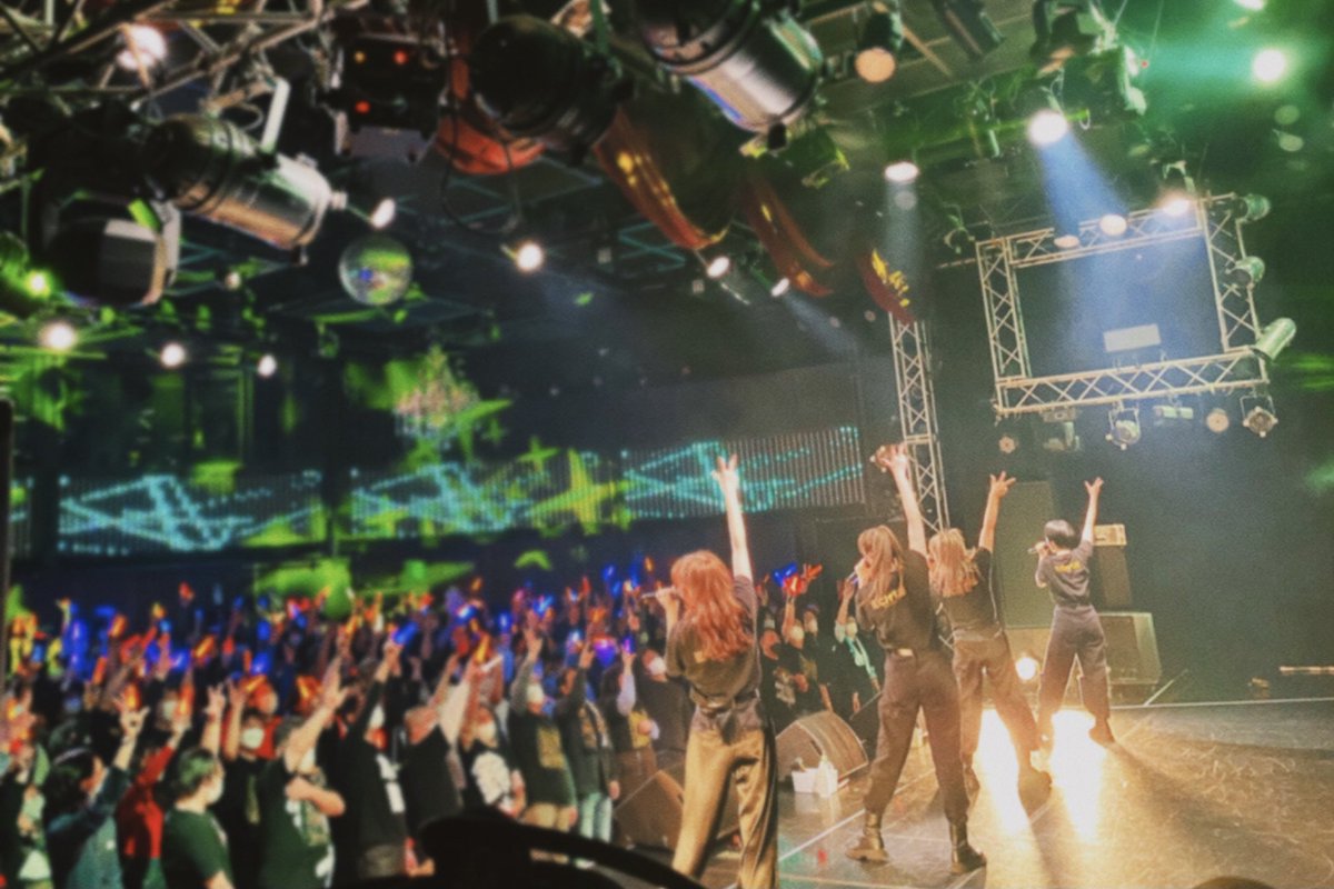 amefurasshi's tweet photo. 📣本日20時〜
#アメシャベ プレミア公開にてYouTube配信決定🎊
今回は #AMEFURASSHI 1st Tour <Close to You> 東京公演終演後に事前収録したものとなります🕺🏻
1部のライブ映像も観られちゃいます👀
お楽しみに🖤
🔽ご視聴はこちらから
https://t.co/HeoMcUTs2H
#アメフラっシ
#CltY https://t.co/RBAAKBLRfg