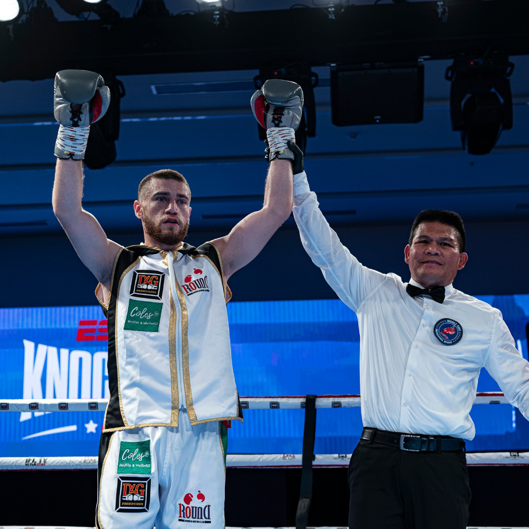 seddiqiboxing's tweet photo. Four fights, four wins, three KO's.
What a start to life in the pro ranks for Bader Samreen 👏🏼
At the age of just 21, is he going to be the next boxing superstar out of the Middle East?
#D4GFightNight #BaderSamreen #Boxing #JordanianBoxers #SamreenMahesh #BoxingKnockouts https://t.co/5oGjuDQOR0