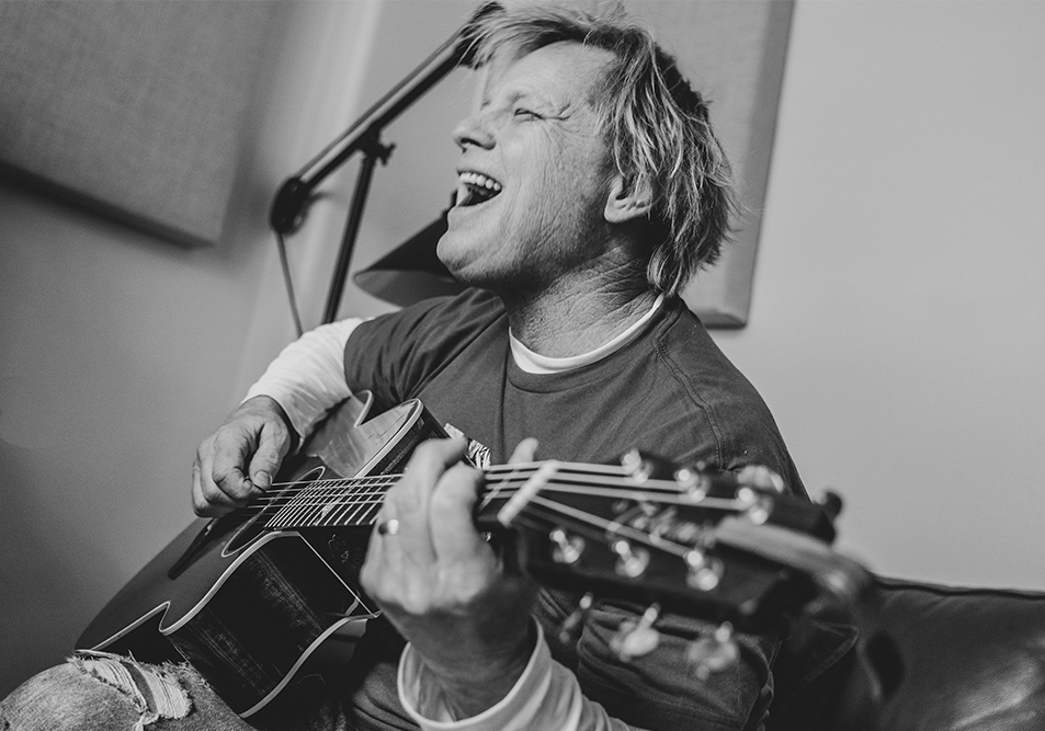 NWMJournal's tweet image. Stay tuned Friday 12-3 for our 20:20 Q&amp;amp;A guest CJ Ray @cjraymusic Nevada-based #singersongwriter whose sweet and hopeful 2021 EP 'For Each Other' is out now!
#LasVegas #guitarist