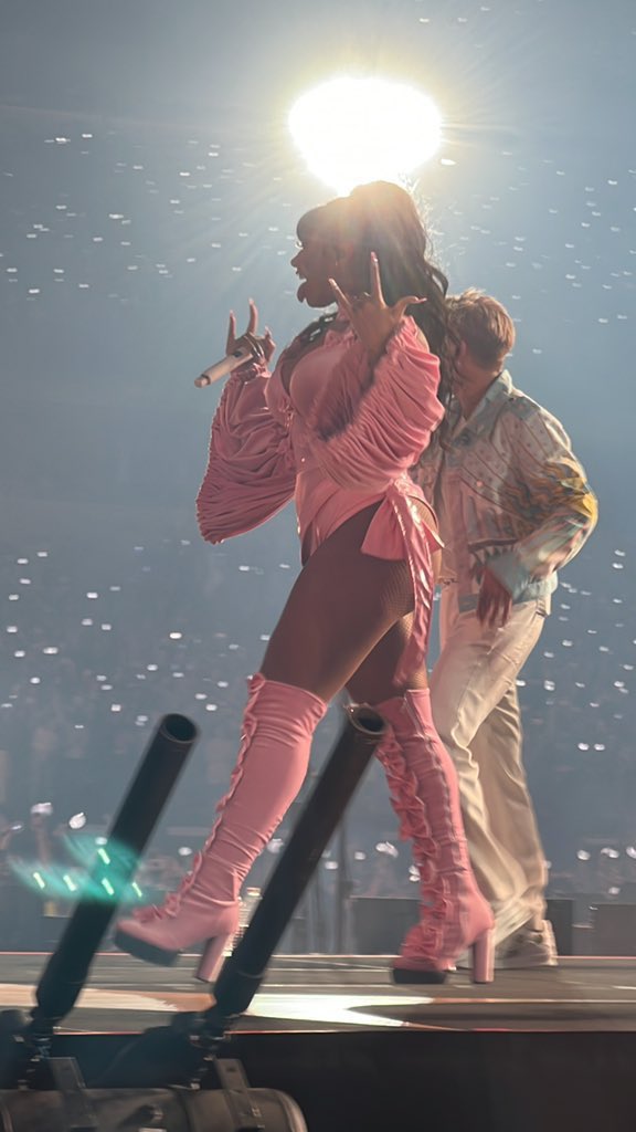 GayatriBhopale's tweet photo. Yeahh Megan at the BTS concert 🤩🤩🤩💜💜🥵🥵 https://t.co/3JEtyEEDIe