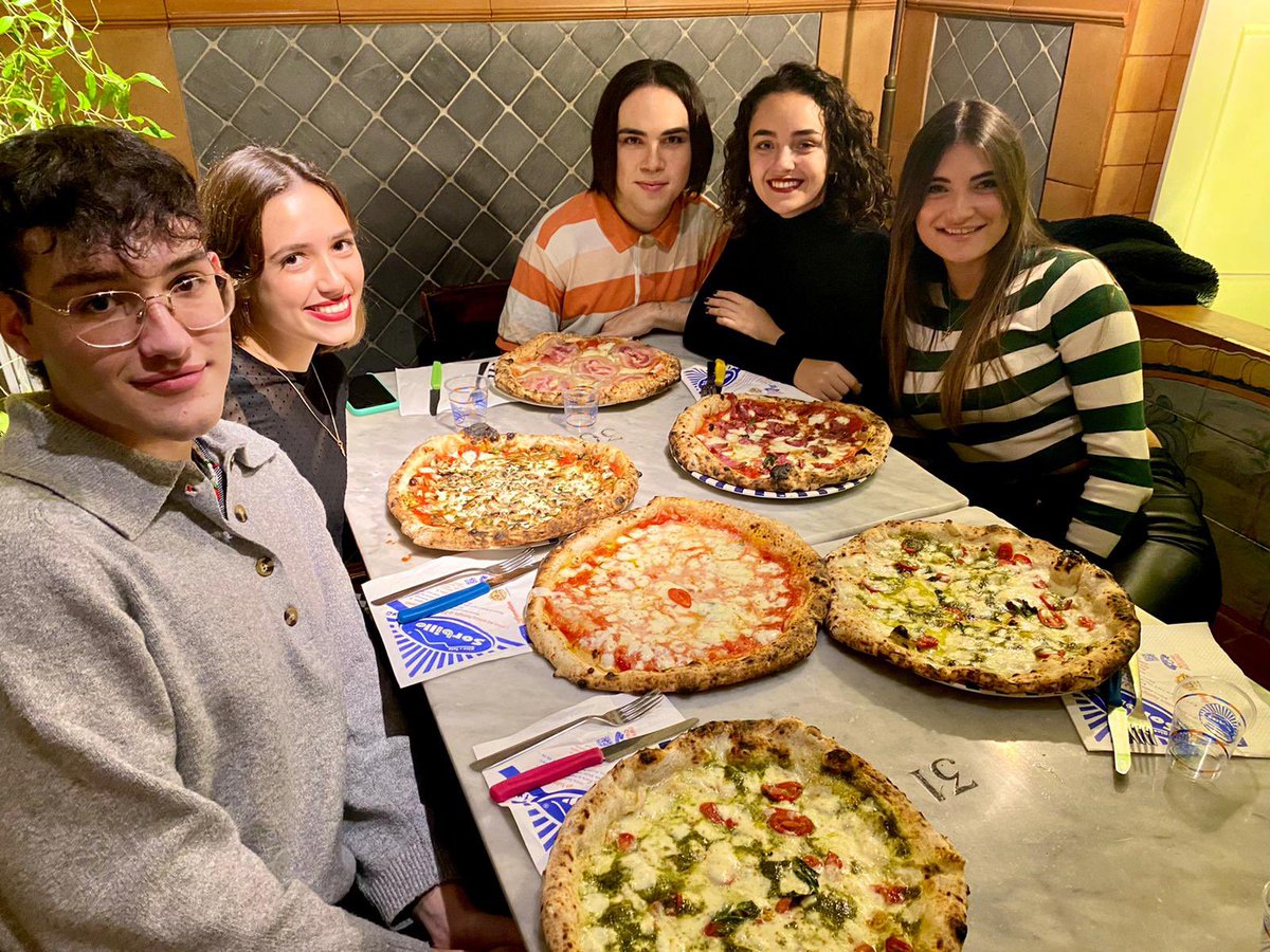 Oggi pizza <a href="/ginosorbillo/">Gino Sorbillo Pizza</a>