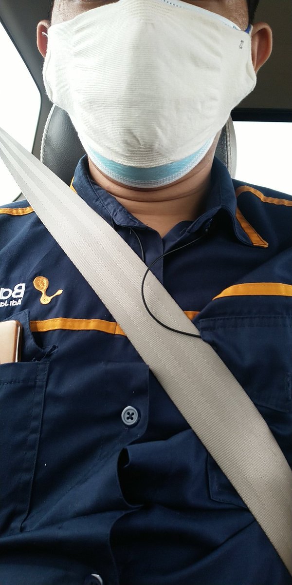 Ha_Val's tweet image. Sejak kejadian di Toll, jadi penumpang wajib pakai sabuk pengaman Walau duduk di baris kedua.. 🤪🤪