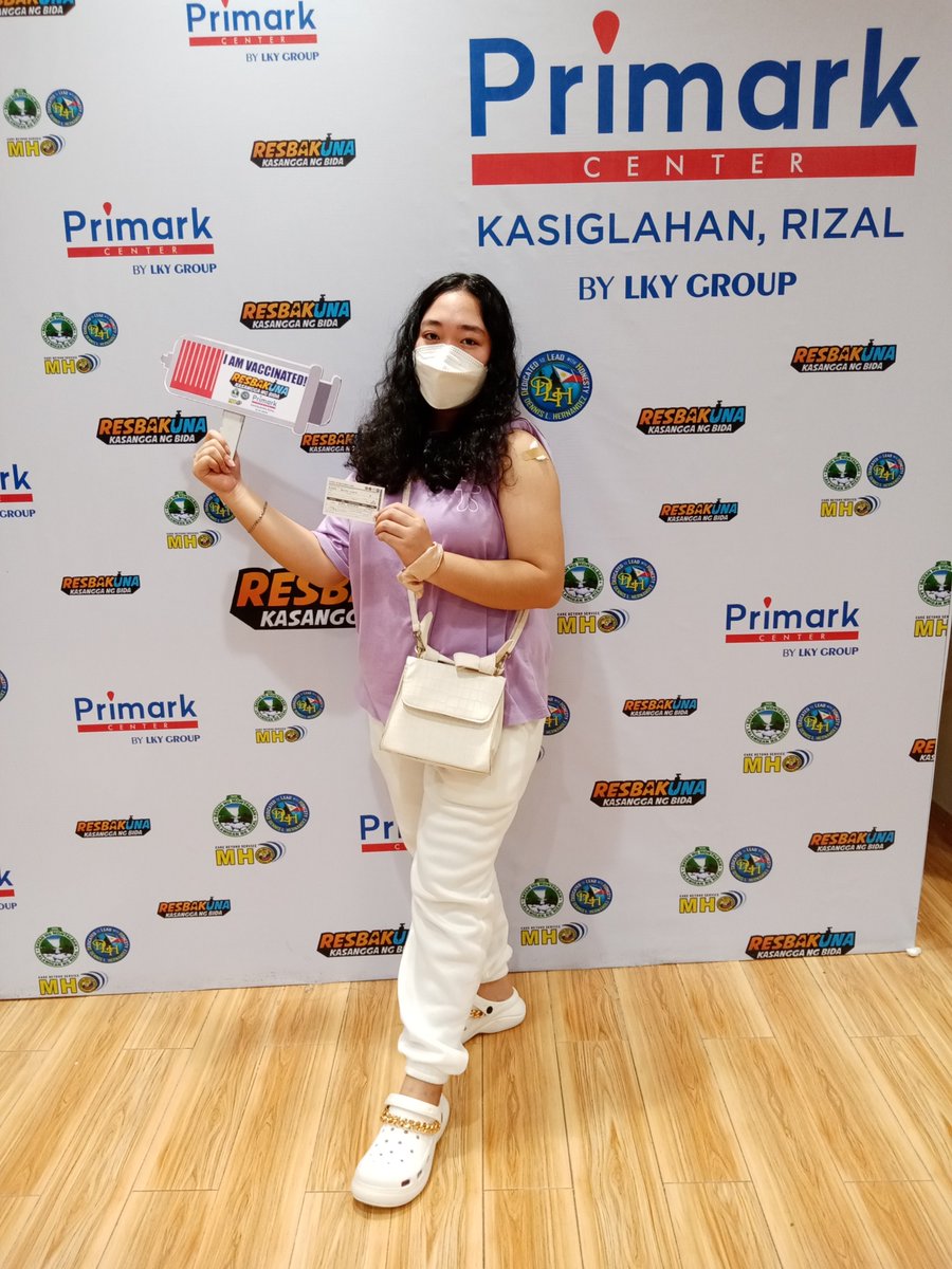 Ronaaah_02's tweet photo. 1st shot of AstraZeneca vaccine done. https://t.co/8q9akmmbRJ