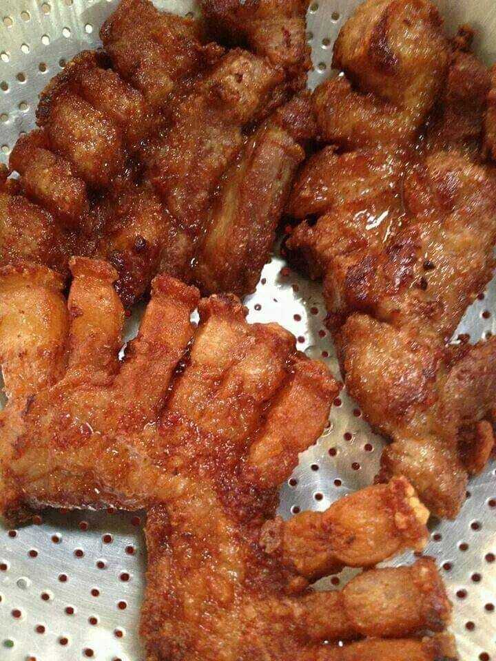 IHERE_IYCU2's tweet photo. หมูสามชั้นทอน้ำปลาจะเยียวยาวันที่เหนื่อยล้า https://t.co/1CglgX0siq