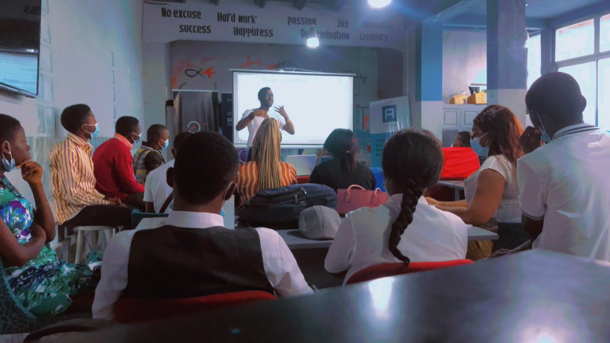 ActivSpaces's tweet photo. Ils viennent de #Maroua, l’université des montagnes #Bangangté, #Buea, école des travaux #Yaoundé, polytechnique #Douala, @iucdouala , IUT. Plus de 40 jeunes prennent part à la 1ère édition de #ASTechCompetition visant à les aider à pitcher un projet. En partenariat avec #GIZ_CM https://t.co/MPtlqOhNz7
