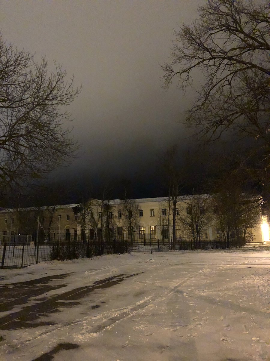 janenineseven's tweet photo. Забыла поделиться вчерашними фотографиями. Небо выглядело очень красиво. https://t.co/1SwwOvWuBx