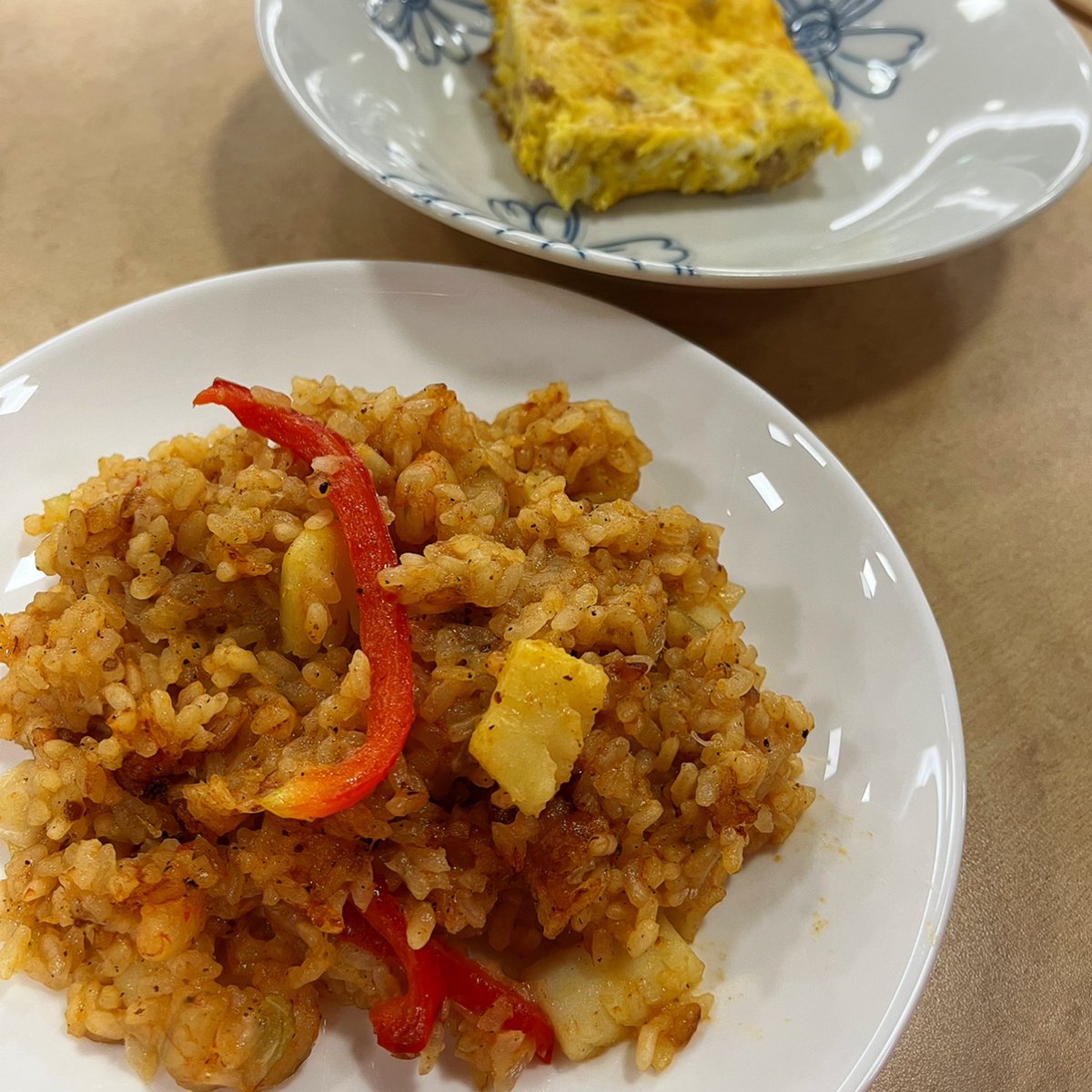 ait_c3_hills's tweet photo. こんばんは！🍃
今日の活動では、
・パエリア
・じゃがいものスパニッシュオムレツ
を作りました！
久しぶりに畑活動も行いました！！👩🏻‍🌾
5種類の野菜を植えました！
収穫が楽しみです😊
#愛知工業大学 #ait  #愛工大 #料理サークル https://t.co/RKOqJLLFNp