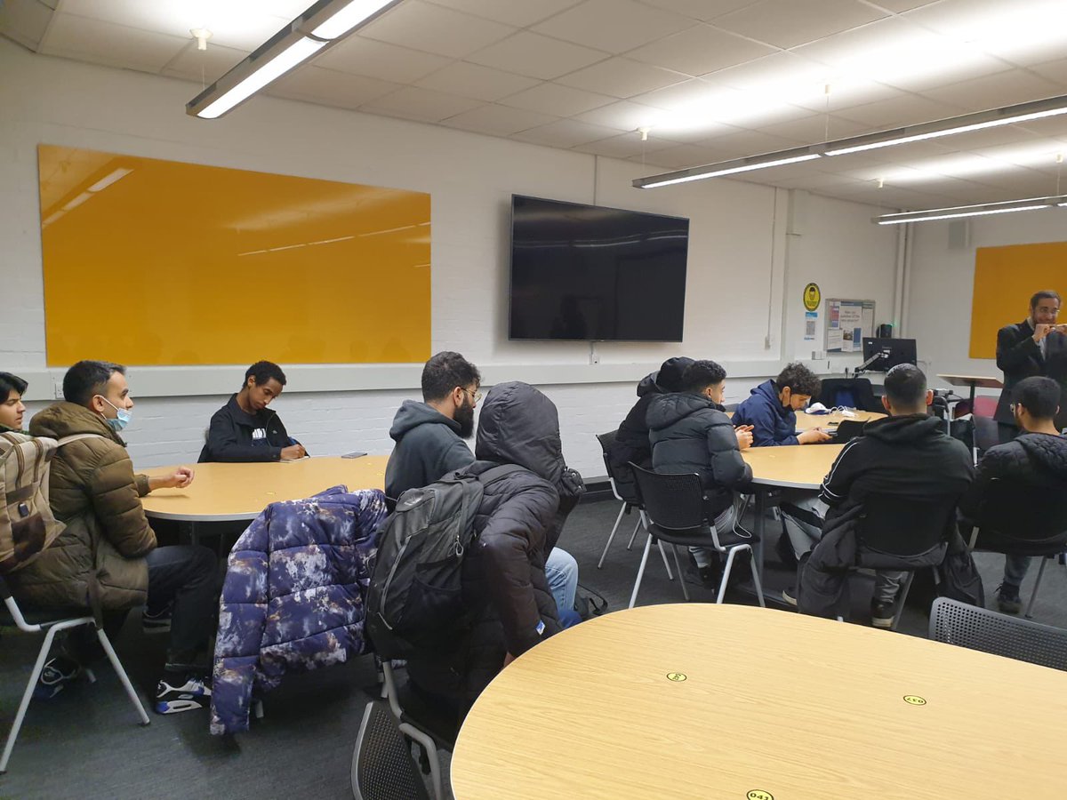 readingisoc's tweet photo. JazakAllah khair to Dr Naji Ibrahim Al-Arfaj for putting in much effort into what turned out to be a informative, encouraging and very engaging talk.

You can view the booklets online here:
https://t.co/XvuHfnKqx3

InShaAllah the recording will be shared in the group chats soon https://t.co/LIDTXp381R