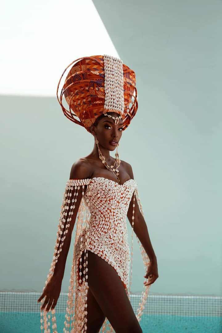 Asho_229's tweet photo. Quand #OliviaYace élève le niveau dans le cadre du concours #MissMonde2021 🥺🌹.
Vous appréciez ou pas?😩 https://t.co/z05sDVZlkb