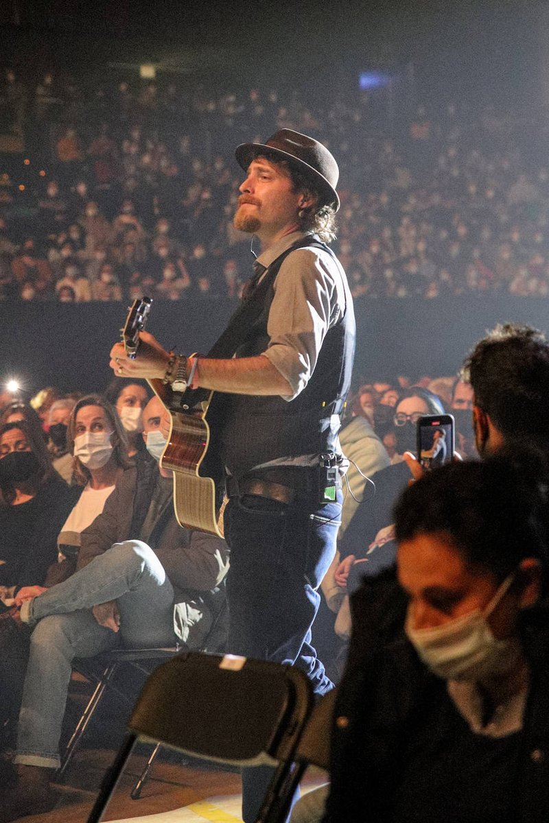 JamesRoomMusic's tweet photo. Impresionantes fotografías de @ainhoagorriz10 para @elcorreo_com para que os hagáis una idea de la magnitud del calor que vivimos, que recibimos el pasado viernes en el inaugural del @FairSaturday en @Bilbao_Arena
Un millón de gracias de nuevo, Bilbao! 🥰
#JamesRoom #FairSaturday https://t.co/CkNUSHF5Y2