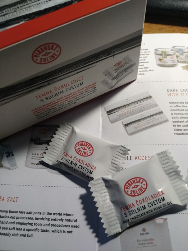 А сегодня - День шоколадки) Благодаря жителям города, у нас в фондах Музея-заповедника "Сользавод" есть шоколадки с солью из Пирана (Словения), традиции добычи соли в котором насчитывают более полутора тысяч лет! 
А вы любите солёный шоколад?