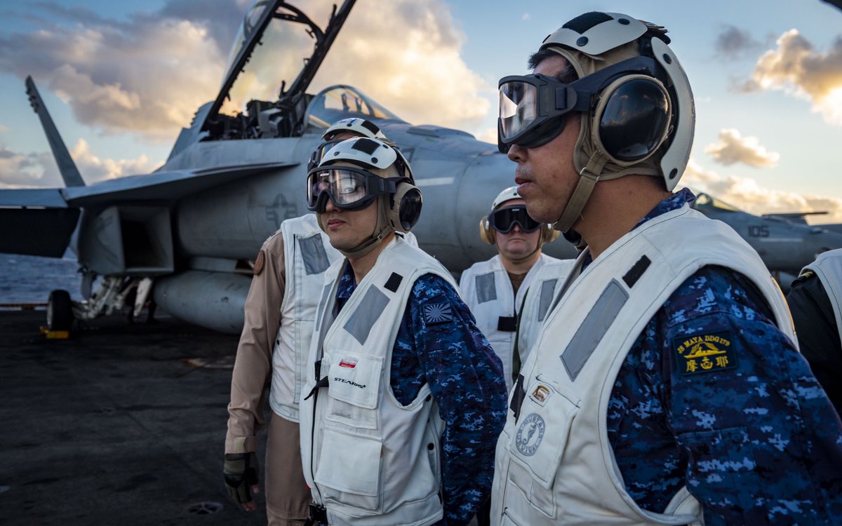 USS Carl Vinson tweet media