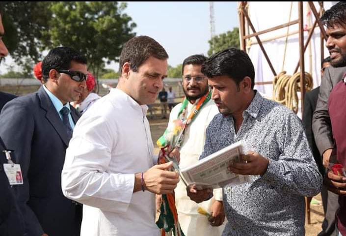 युवा साथियों
कांग्रेस आईटी सेल के कार्यकर्ताओं द्वारा बीजेपी का एजेंट,ब्लैकमेलर बताकर प्रदेश के युवा बेरोजगारों का अपमान किया जा रहा है l
कांग्रेस के नेताओं से मेरी यही अपील है कि आप युवाओं का अपमान ना करें l
यह अपमान कांग्रेस के लिए एक दिन भारी पड़ेगा यह याद रखना l 
<a href="/INCIndia/">Congress</a>