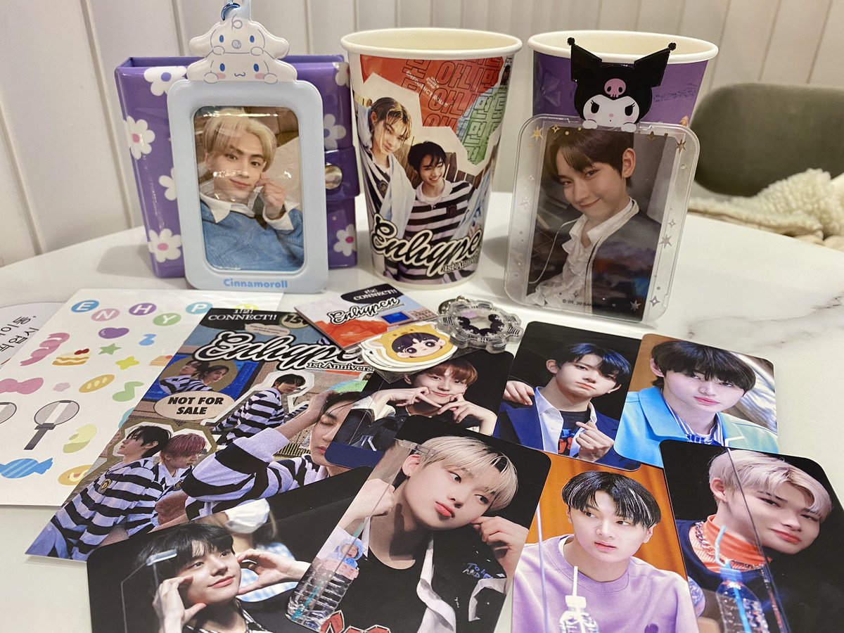 suncreamz_'s tweet photo. 📍카페 골드문 

사진에는 못 담았지만 밖에서 보이는 1130 풍선이랑 배너가 넘넘 인상적이었던 곳이에요( σ̴̶̷̤ .̫ σ̴̶̷̤ )♡ 
애들 싸인앨범(?)이 있어서 완전 신기했구 특전도 컵홀더도 넘넘 귀여웠던 ˃̶͈̑◡˂̶͈̑  

 #영원히_함께할_엔하이픈의_1stAnniversary https://t.co/W9bcVQUXSq