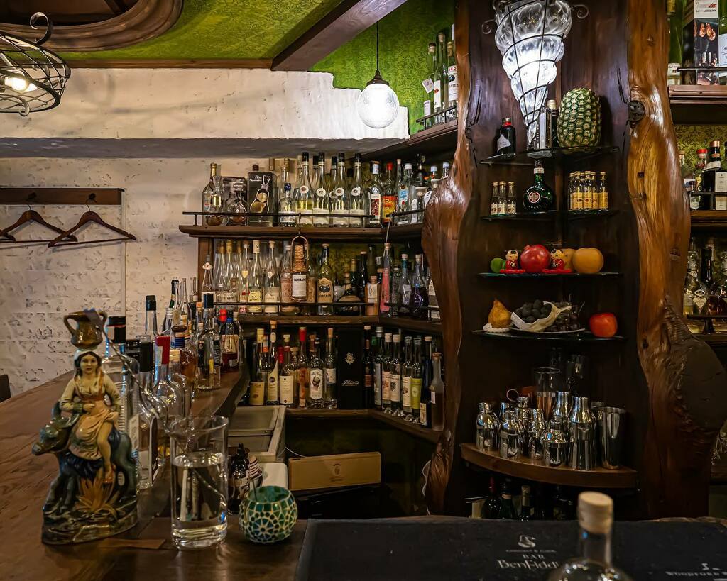 SudareCocktail's tweet photo. 🍸
📍Bar B&amp;F / Tokyo, Japan.

◼︎Singani &amp; Tonic

#BarBandF 

------------------------
Camera / SONY α7III
Lens / FE 24mm F1.4 GM https://t.co/qcRb0mkft9