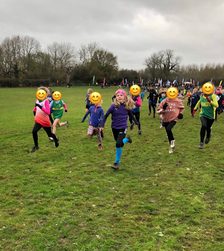 teamredmile's tweet image. Three fantastic running performances in the final Cross-Country race of 2021. Beyond proud of their attitudes and efforts throughout. Huge thanks to the organisers/volunteers for getting these events on even in the toughest of conditions 🌟 #teamredmile #funtorun