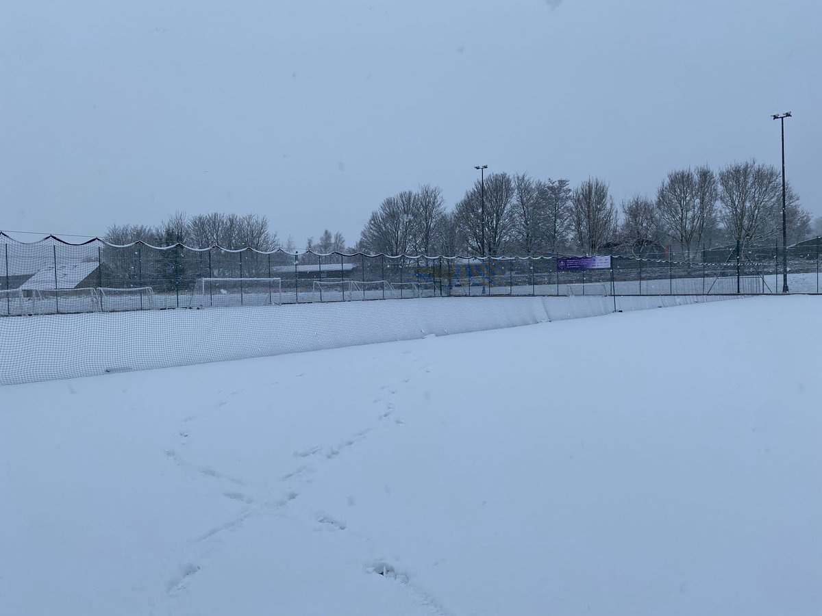 The pitch will remain closed for today. Hoping the overnight temperature rise will mean it will re-open tomorrow, we will update in the morning. Indoor facilities still open so please take care when travelling in. ❄