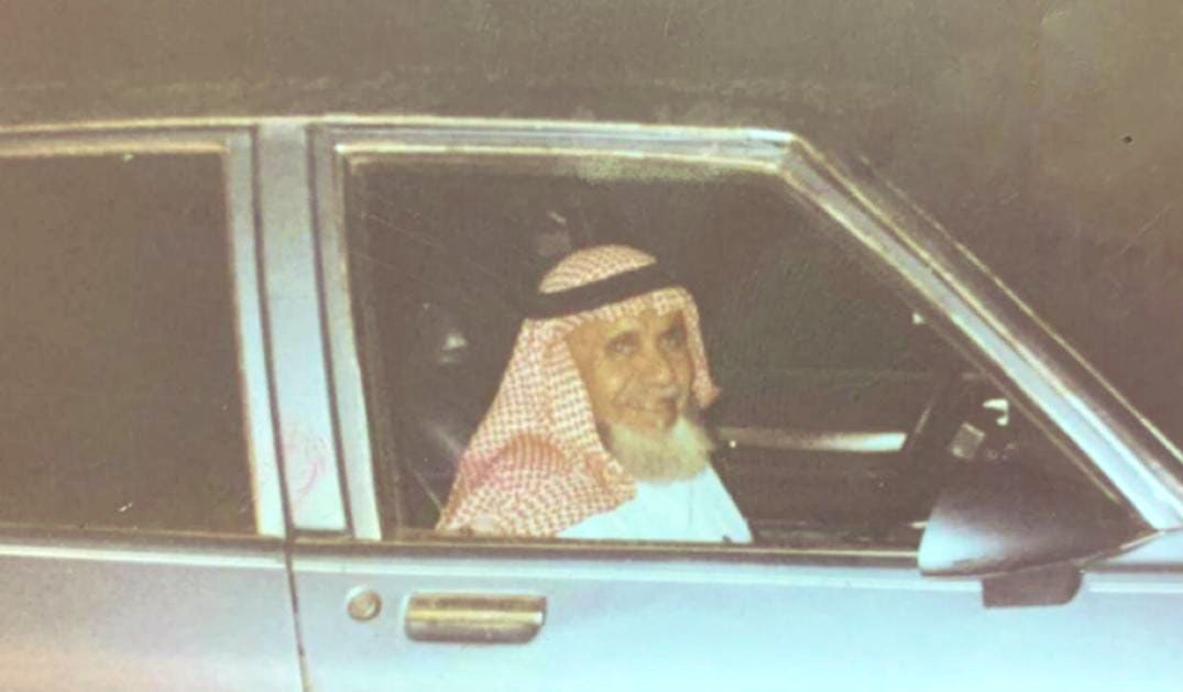 الشيخ عايد شخير الوهبي الشمري(راع الرفيعه
 كريم وذومرؤة وخلق ودين 
الابتسامة لاتكاد تفارق محياه 
طاهر السريرة محب للخير 
مَن عرفه احبه وانا عرفته واحببته رحمه الله 
حرٌّ إذا جئتَه يومًا لتسألَه
أعطاك ما ملكتْ كفَّاه واعتذر
يُخفي صنائعَه واللهُ يظهرُها
إنَّ الجميل إذا أخفيته ظهر