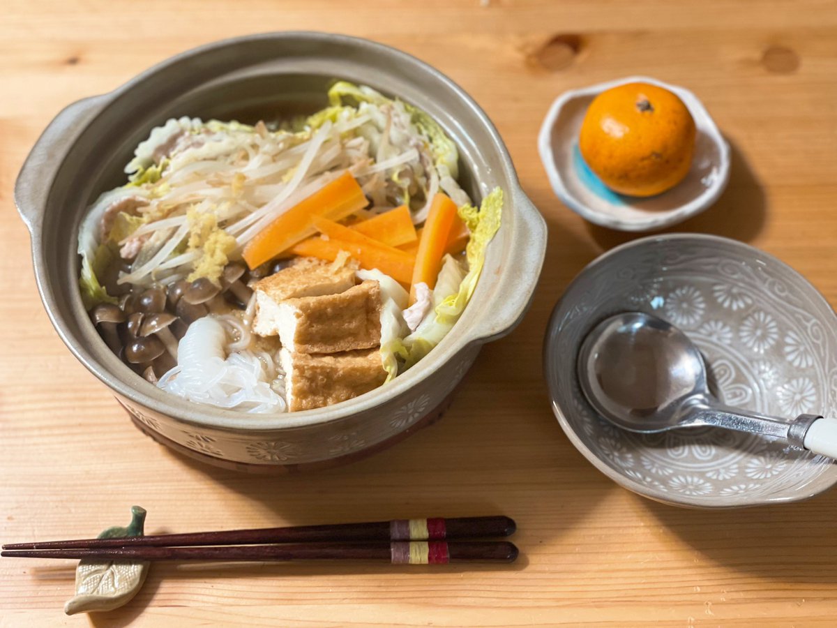 こんばんは♪ 今日のお夕飯は 🍲豚と白菜のミルフィーユ鍋 今日も冷えたけど🥶 鍋で身体ポカポカ☺️🔆 今日もお疲れ様でした っ ̫ -⸝⸝˘