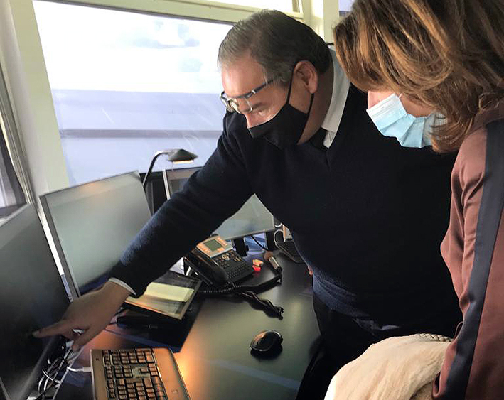 Québec en France (@quebec_fr) on Twitter photo Visite de <a href="/haropaport/">HAROPA PORT</a> du #Havre.
L’innovation, l’optimisation des flux de transport maritime et la réduction de l'empreinte carbone et des impacts sur les écosystèmes sont au cœur de la « Vision maritime du Québec » et de la « Stratégie portuaire française ».
<a href="/Transports_Qc/">Transports Québec</a> Visite de <a href="/haropaport/">HAROPA PORT</a> du #Havre.
L’innovation, l’optimisation des flux de transport maritime et la réduction de l'empreinte carbone et des impacts sur les écosystèmes sont au cœur de la « Vision maritime du Québec » et de la « Stratégie portuaire française ».
<a href="/Transports_Qc/">Transports Québec</a>