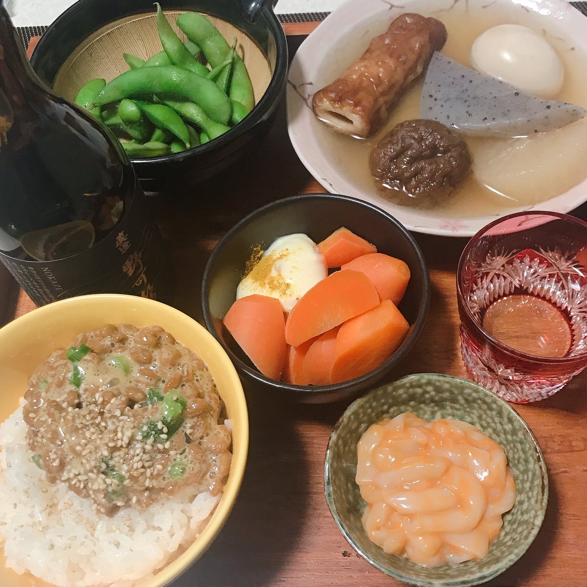 おつかれちゃんでした😋 買い物も料理も気力なし子 おでん🍢 枝豆 茹で人参カレー粉マヨ🥕 いか雲丹あえ 納豆ごはん🍚 日本酒 純米吟醸🍶