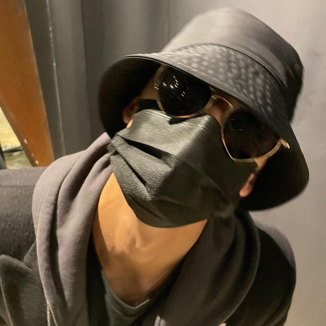 captainwnw's tweet photo. no but seriously tho he looks like your idol bf who'd willingly go out on a date with you in public just to take you to your fav shop and restaurant😔🤚🏻 https://t.co/VLuS16Pg64