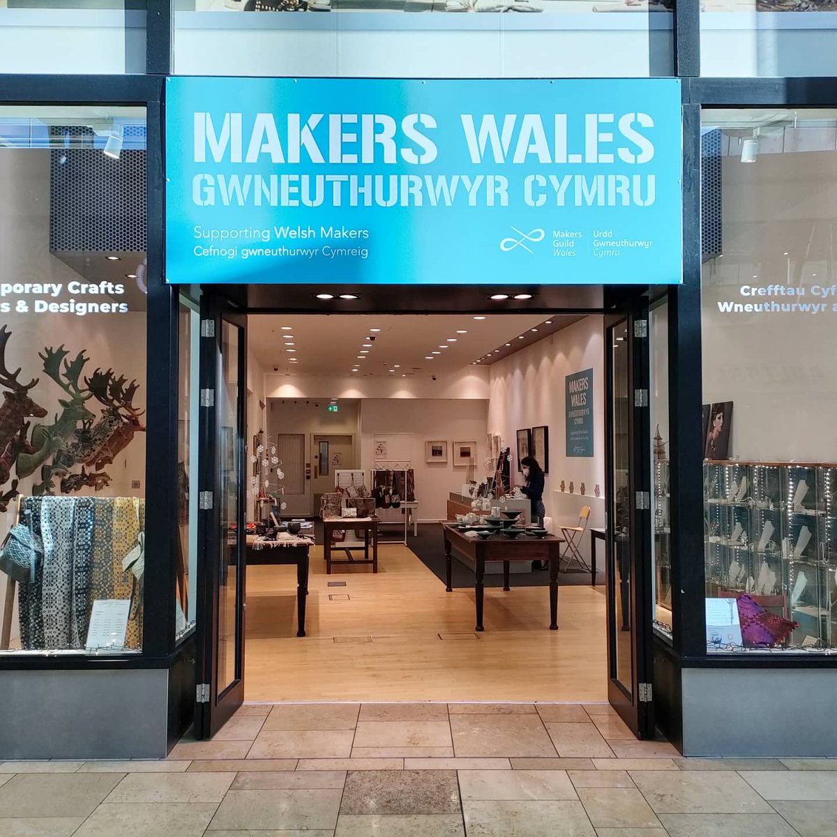 #makerswales
We're open in St. Davids 2, visit us to see a curated display of unique handmade Welsh craft by over 30 makers
Today you can meet textile artist @clairecawte learn about how she makes her unique eco print plant dye scarves
#buycraft
#madeinwales 
@StDavidsCardiff