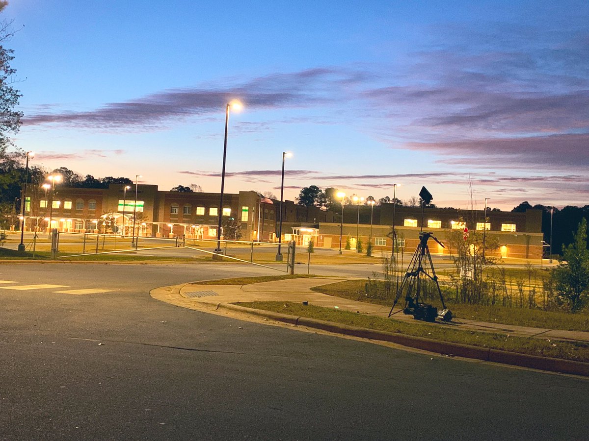 devayneTV's tweet photo. Back to work view:
Happy Monday all. #GoodMorningEveryone #happy #wakeupclt #wcnc #back2work #devaynetv #MondayMotivation https://t.co/zJ0UTWbNub