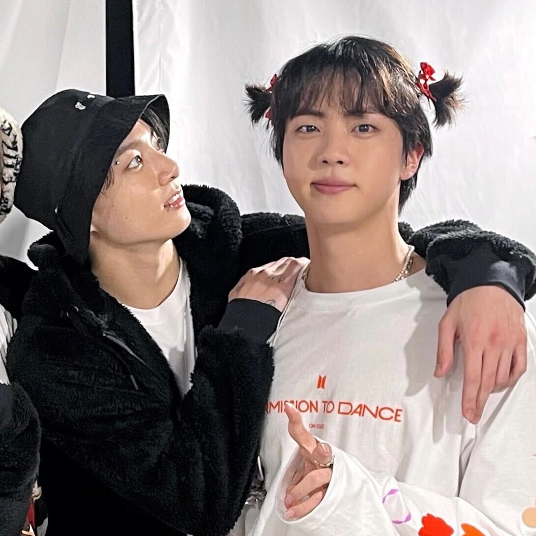 btsjinkookbts's tweet image. THIS IS HOW I LOOKED AT SEOKJIN THE ENTIRE CONCERT WITH HIS PIGTAILS! HE LOOKS SO CUTE!!! #JINKOOK