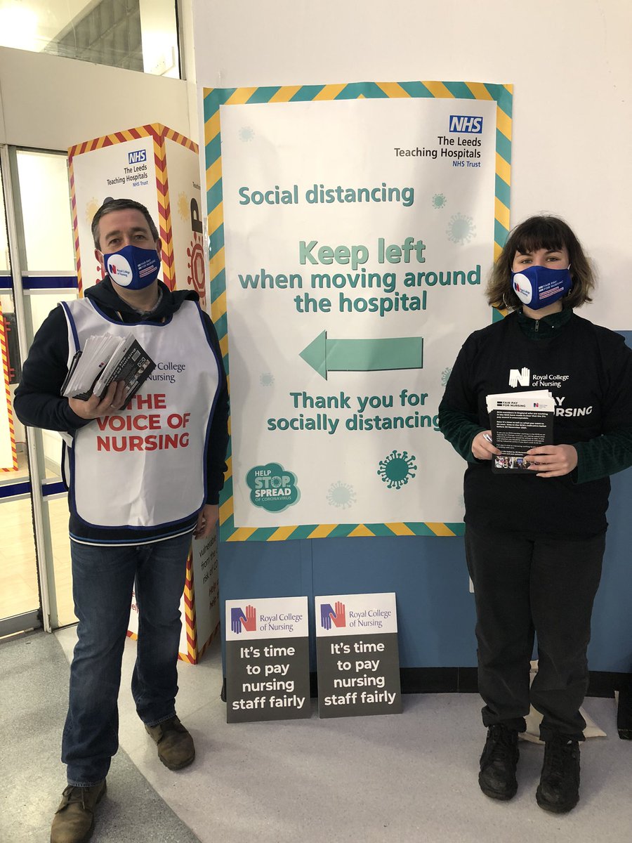 RCNYorksHumber's tweet photo. Out early at @LeedsHospitals talking to @theRCN members arriving for the morning shift about #FairPayForNursing. Please do come &amp; say hello to Lily, Richard &amp; Kevin. https://t.co/N3cjzwuWQu