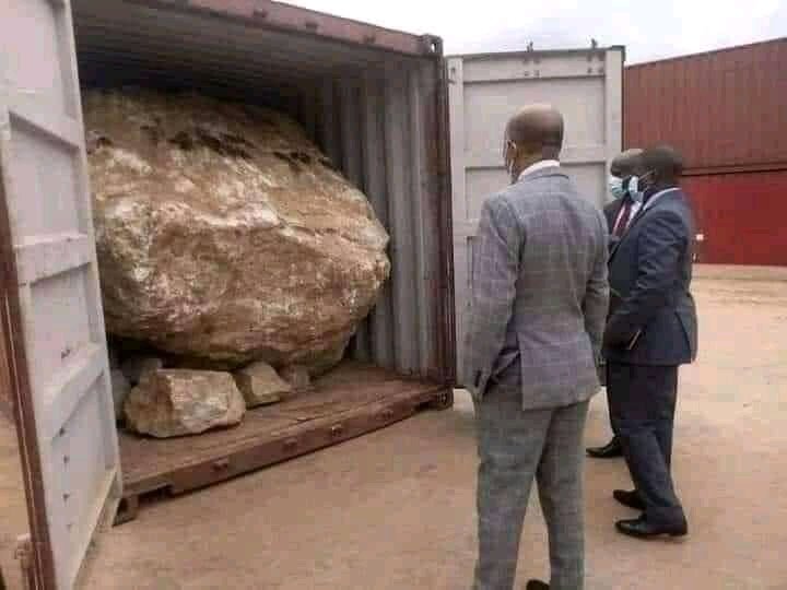 stevemens6's tweet image. They were waiting for Toyota Camry vehicles, bought online from Dubai.  This container belongs two politician. 😂😂😂
