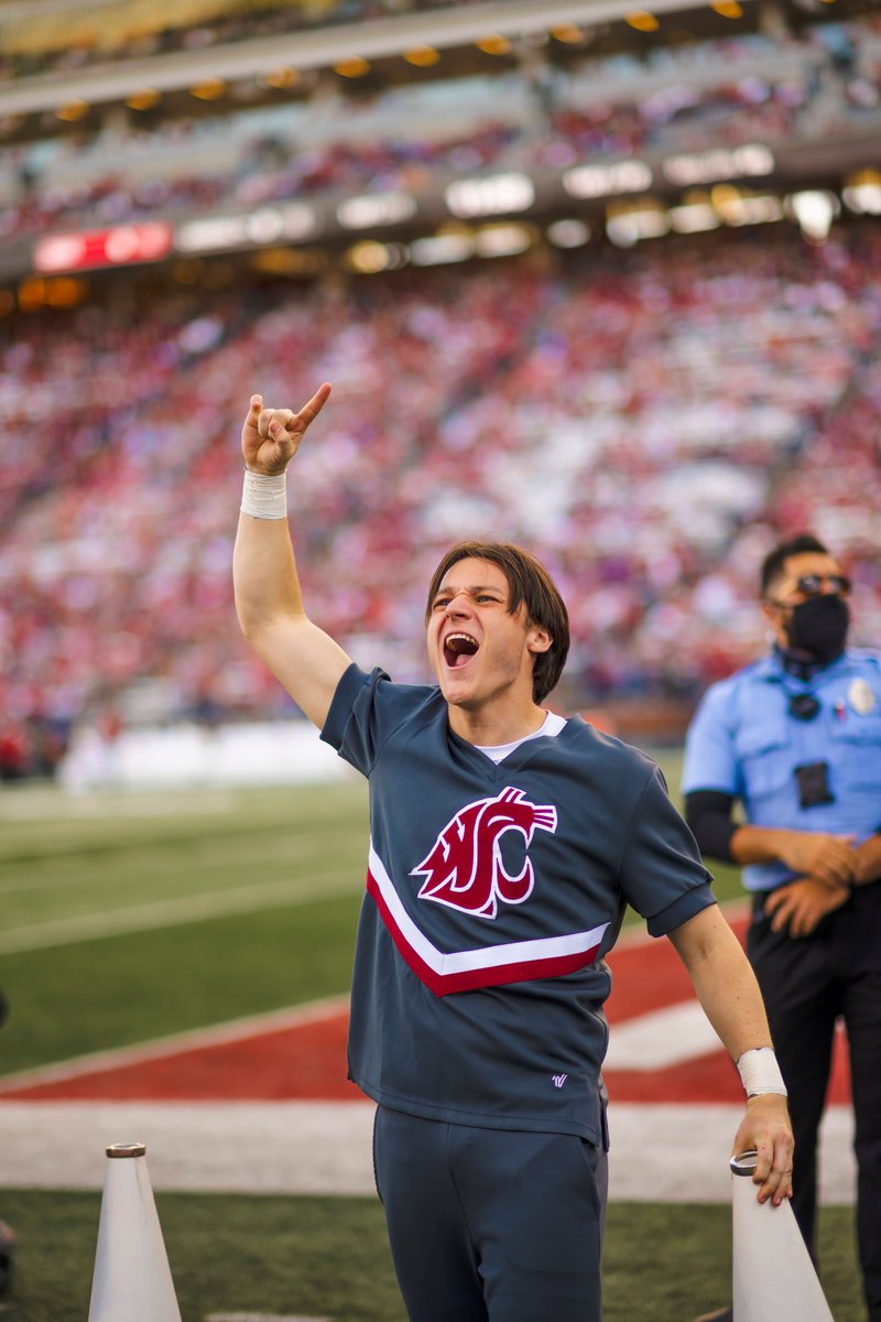 IretaCOM210's tweet photo. These pictures were taken on Cougar Football Saturday of the Cheer and Dance team for WSU. 
#MurrowUGLife #com210 #project2 https://t.co/eFxv63jywx