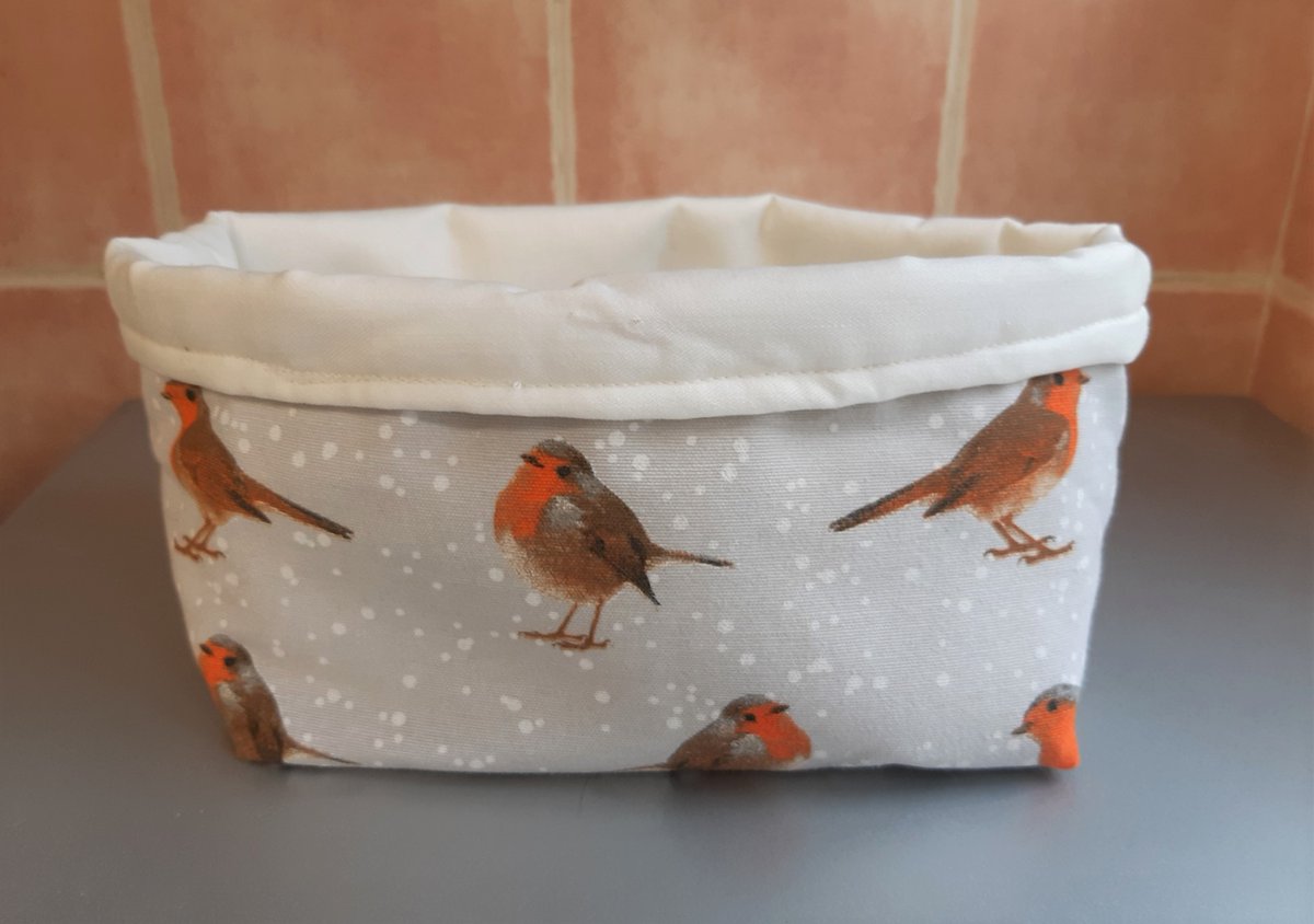 Love a robin &amp; with all the snow about today it's that season #etsy #giftidea #earlybiz #christmas #robin #snow etsy.com/uk/listing/106…