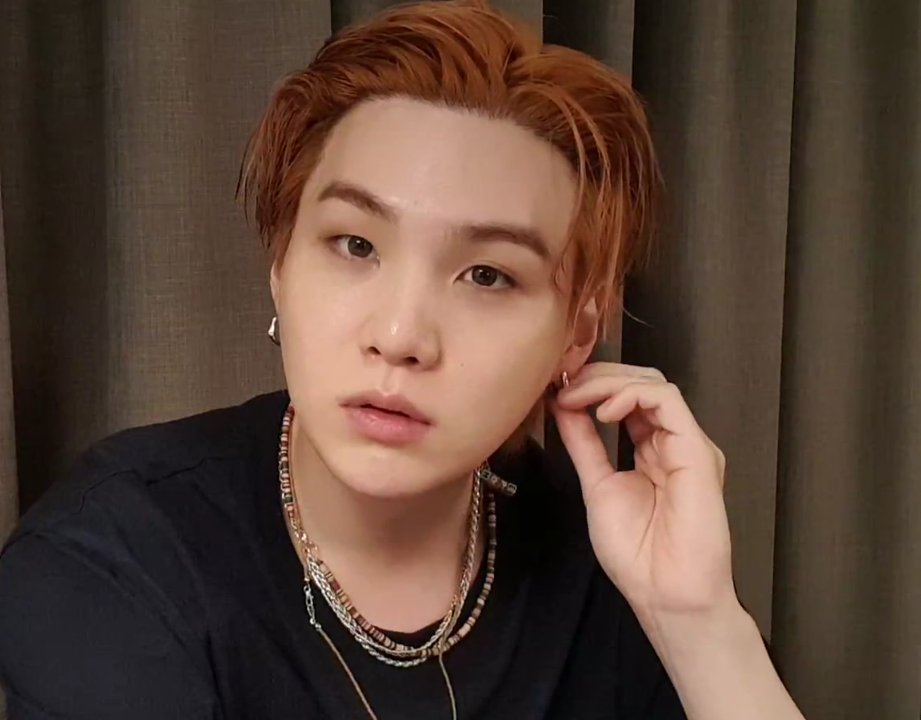 21centuryoon's tweet photo. Suga in Vlive🥰❣️ https://t.co/BRyZrIJein