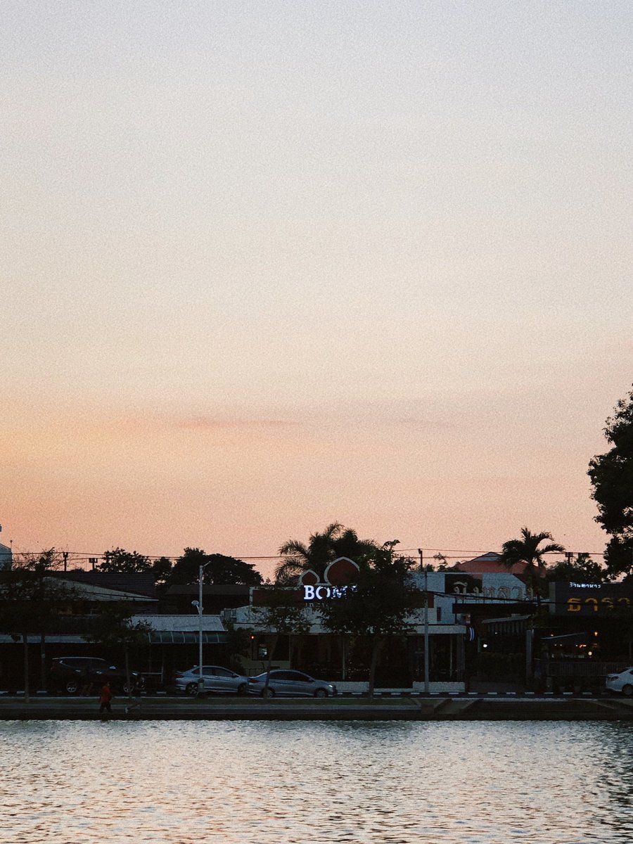 SunsetwyP's tweet photo. Sunset w/you https://t.co/kqBs94bMuu