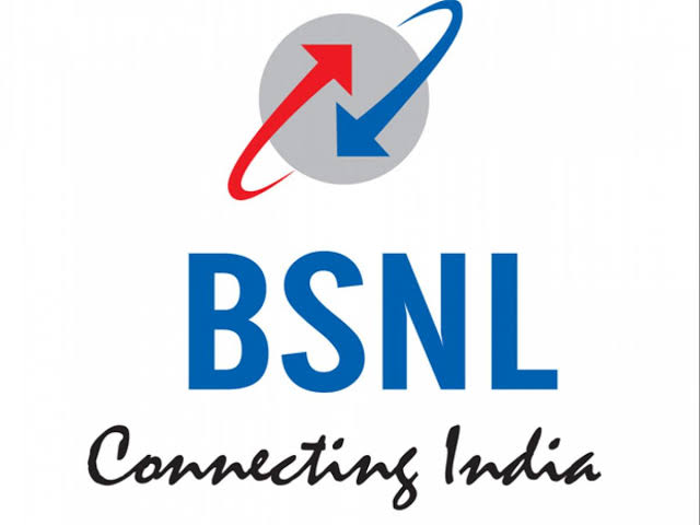Iam_Spiritual_'s tweet photo. #BoycottJioVodaAirtel

Whom do you support today❓ 🤔

🔄 Retweet 4 BSNL       ❤️ Like for Jio https://t.co/2v18IyohN3