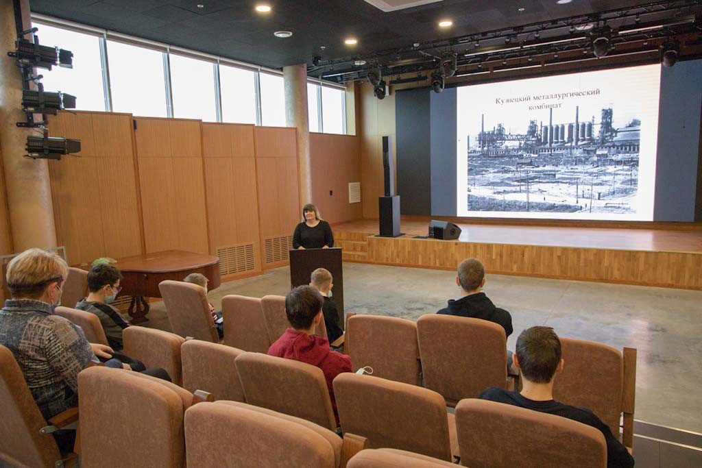 Подвигу кузнецких металлургов в годы Великой Отечественной войны был посвящен музейный урок "Металлургия - кузница Победы. Кузнецкий металлургический комбинат".
