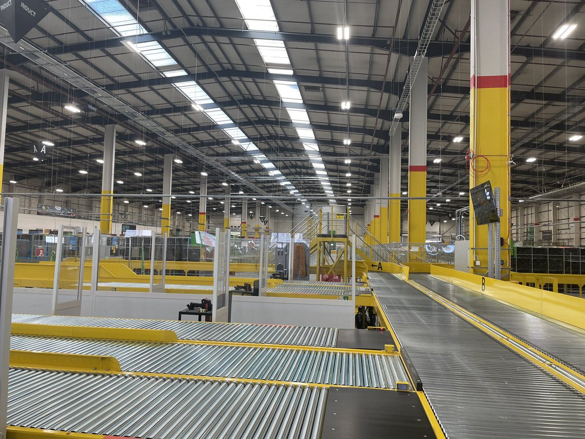 BSEFacilitiesM's tweet photo. BSE|FM are proud to have played our role in the completion of the new Amazon distribution centre and offices in London, time for their Black Friday event.  Well done to the whole team. https://t.co/hg3HUyYyGU