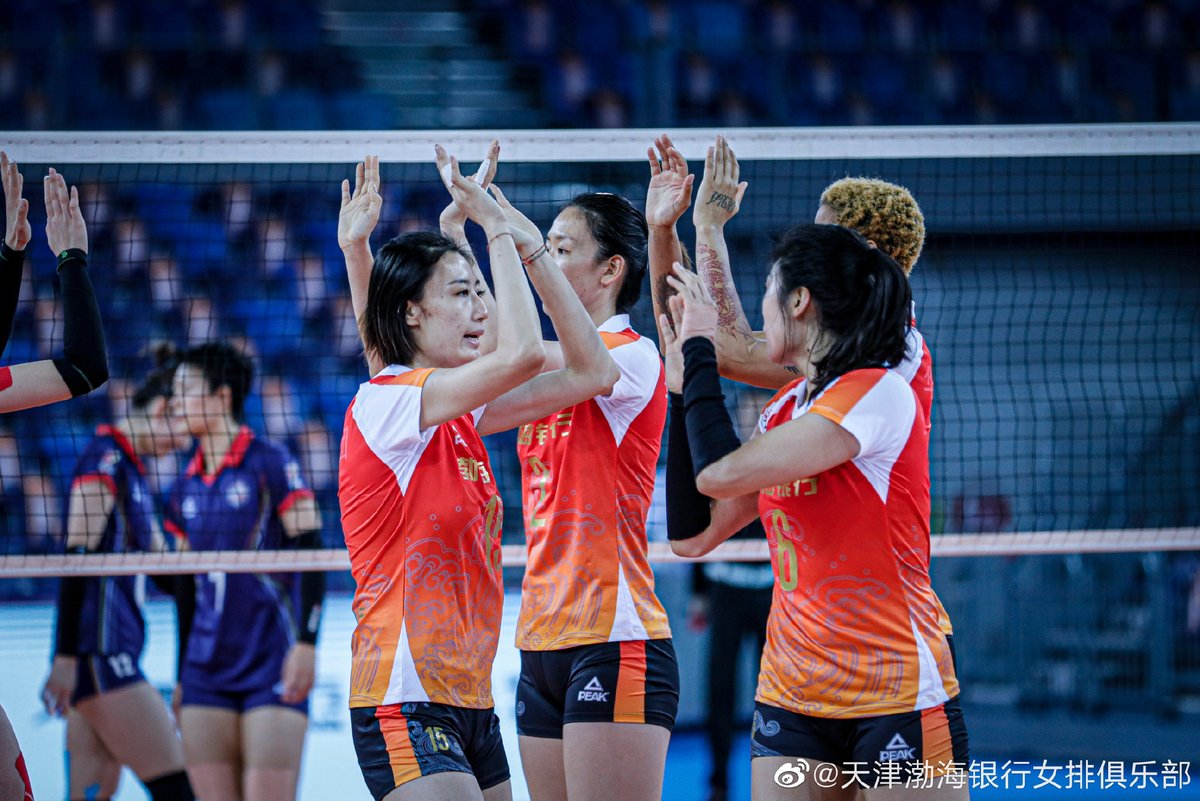 TJBohaiBankVC's tweet photo. @ChinaVolleyball Stage1⃣ Group A Round4⃣

Tianjin Bohai Bank 天津渤海银行 3⃣  🆚  0⃣ 四川 Sichuan

25-16 25-9 25-19

#TianjinBohaiBank #VolleyballCity https://t.co/ktZbF7eo6W