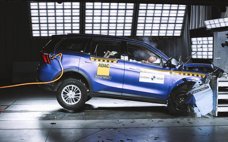 autocarpro's tweet photo. .@MahindraRise's R Velusamy: "Once you decide to achieve 5-star safety, there is no option but to reduce vehicle weight. Need a lot of focus on BIW mass (which is going to crash at 65kph). You can use hot formed steels at different part of the vehicle." https://t.co/lqQ76JZK5P https://t.co/1ubwVT5jqG