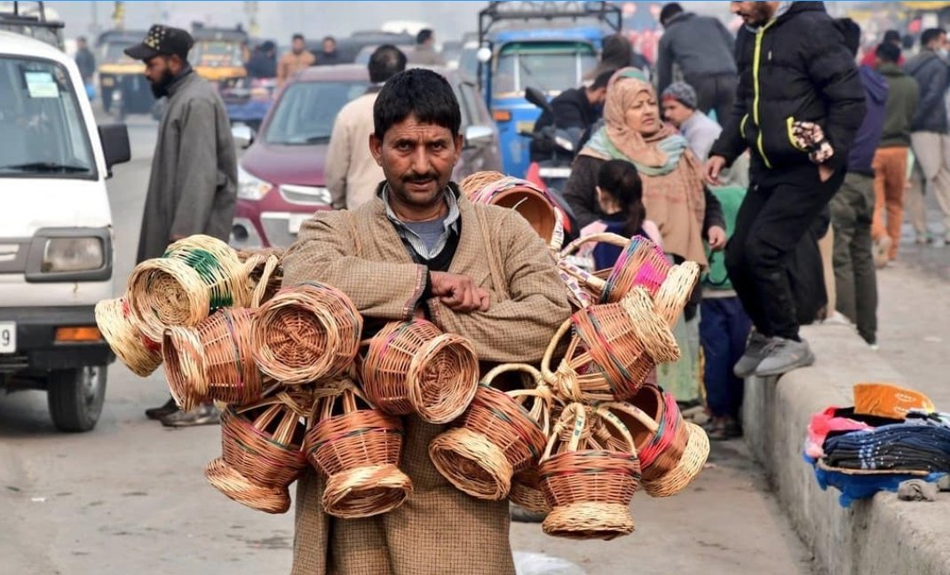 Anikaa_Nazir's tweet image. Traditional firepot. #kangri
