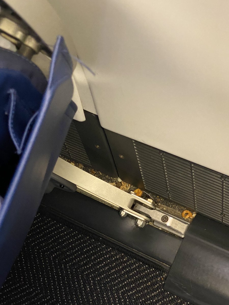 Pretzel anyone? <a href="/UnltedAirlines/">UnitedAirlines</a> 
#UA31