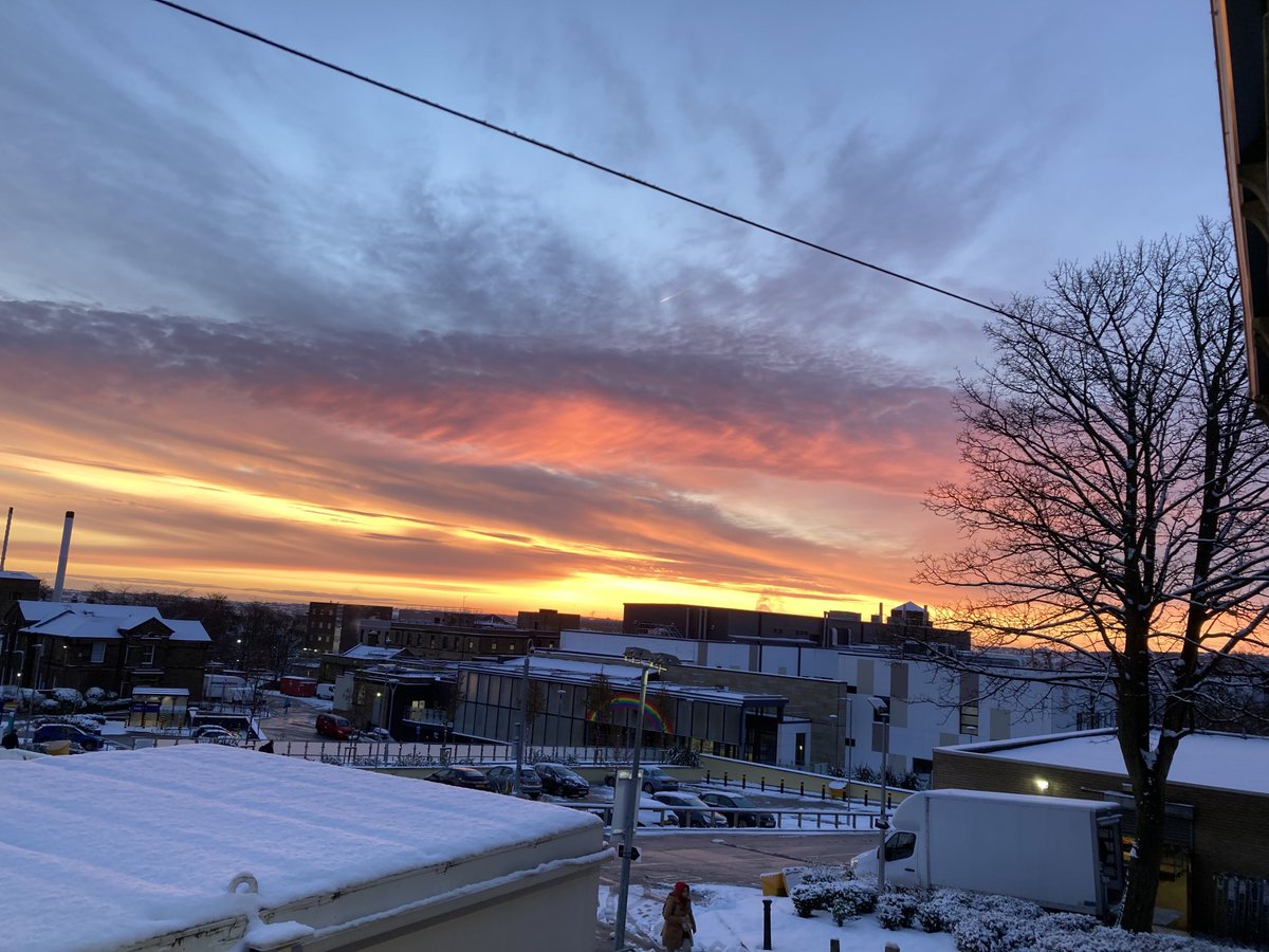 Beautiful sunrise taken from a snowy Unwin Place ⁦@BradfordDigital⁩ ⁦@BTHFT⁩ - have a great day everyone #OneTeam #WeAreBradford