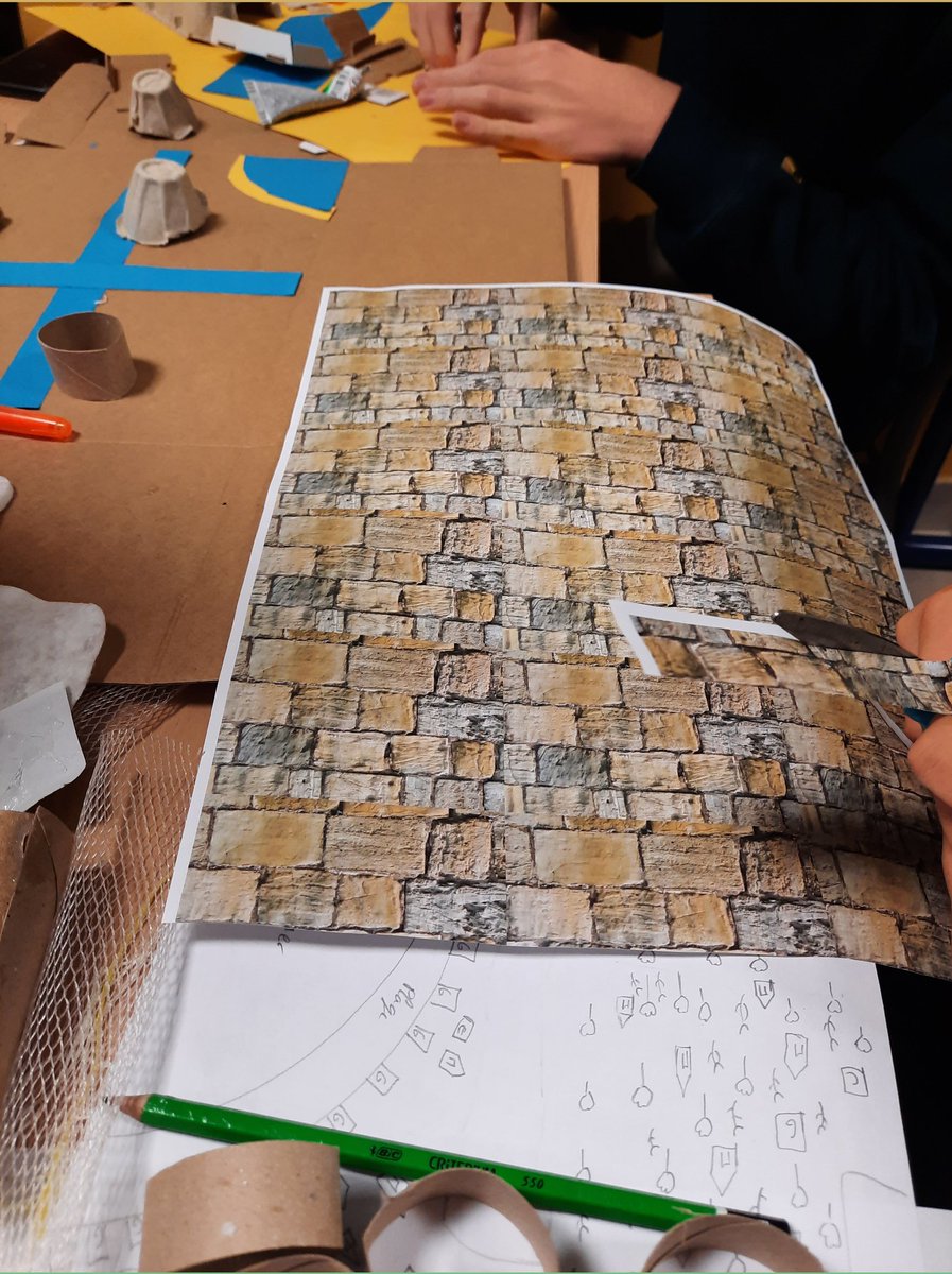 LpoFrancoise's tweet photo. Projet #UtopiaLab avec @MAISONMP @adelaideinvivo &amp; les 2nde5 @LpoFrancoise @actoulouse @cardie_tlse
Quelle ville rêvée pour demain ?
Sensibilisation à l’architecture.
Réflexion sur les cadres de vie
sociaux et urbains.
Un projet SES/SNT/hist-géo/maths/parcours Avenir&amp;Citoyen/DD https://t.co/FEHgB929IV