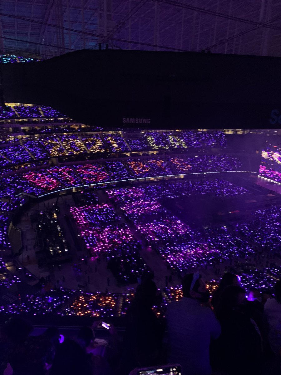 今日のアミボムも綺麗でした。 #PTD_ON_STAGE_LA_Day2 #BTSSoFiStadium