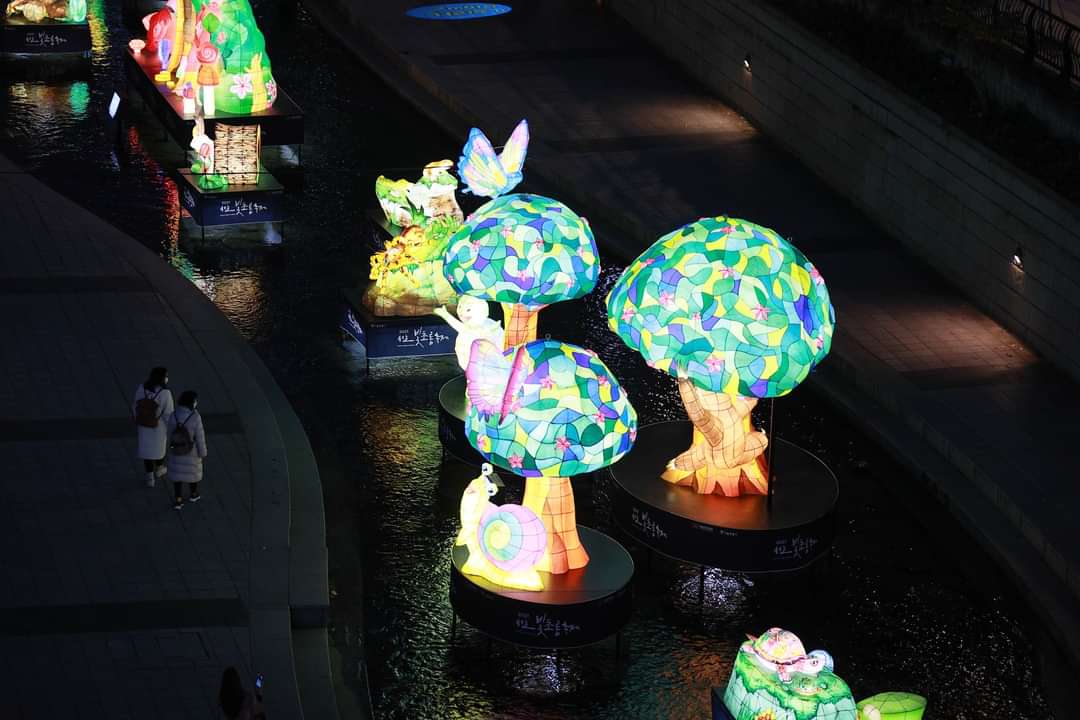 DermalMask's tweet image. Christmas is coming soon.  Hope that Omicorn Variant is a little issue.