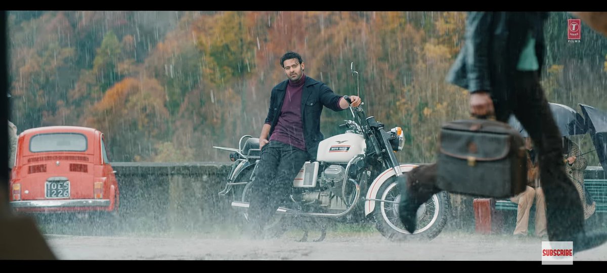 here_pj's tweet photo. Em unnadra babu 💥💥❤️ #Prabhas❤️
@director_radhaa mass💥💥
@hegdepooja
#AashiquiAaGayi 💥 
#RadheShyam https://t.co/gYxf6puutC https://t.co/hRSNQLtRUJ