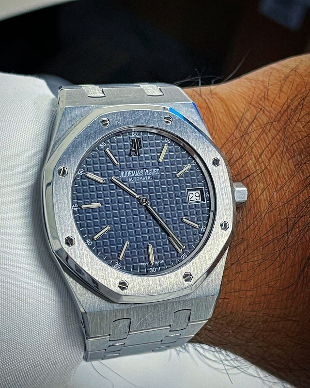 PuristSPro's tweet photo. First generation 15202
https://t.co/Ygy3R0jJg3
#AudemarsPiguet
#AP15202 #RoyalOak #RoyalOakJumbo https://t.co/xQSlHtm9HI